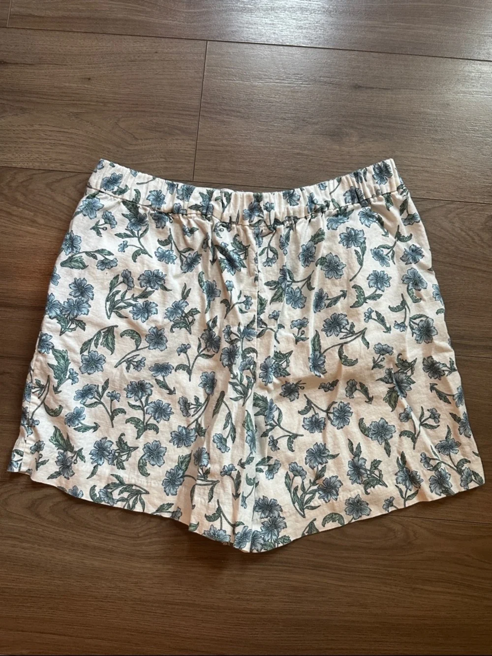 JCrew linen blend shorts in floral pattern. Has pockets!